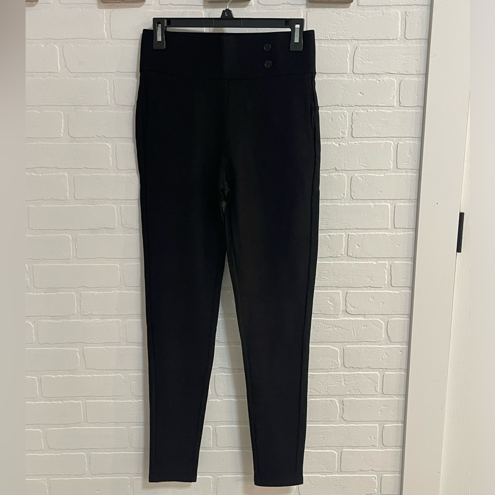 Conceited women’s size medium black legging.